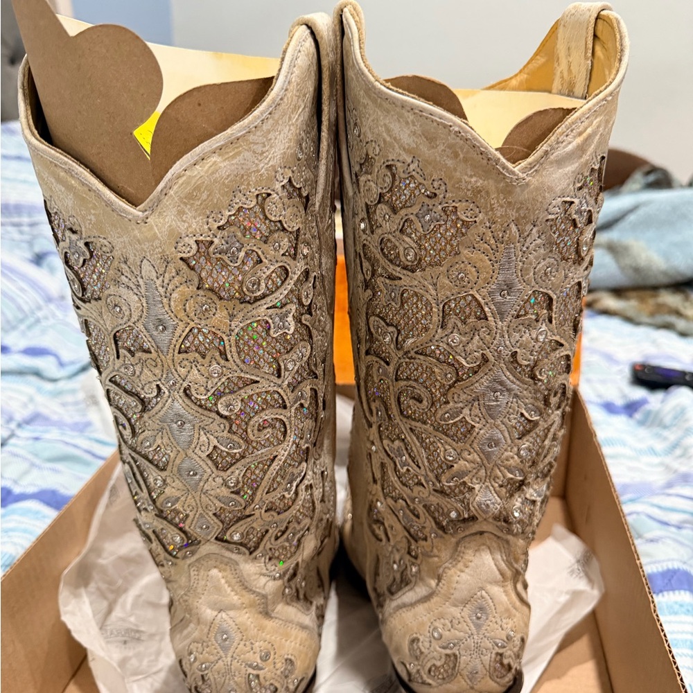 Corral woman 10W boots in white glitter inlay and crystals. - Picture 11 of 16